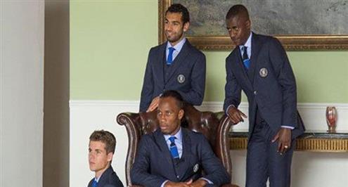 صورة.. صلاح يظهر مع أسطورة تشيلسي وراميريز وفان جينكل في إعلان كلاسيكي 